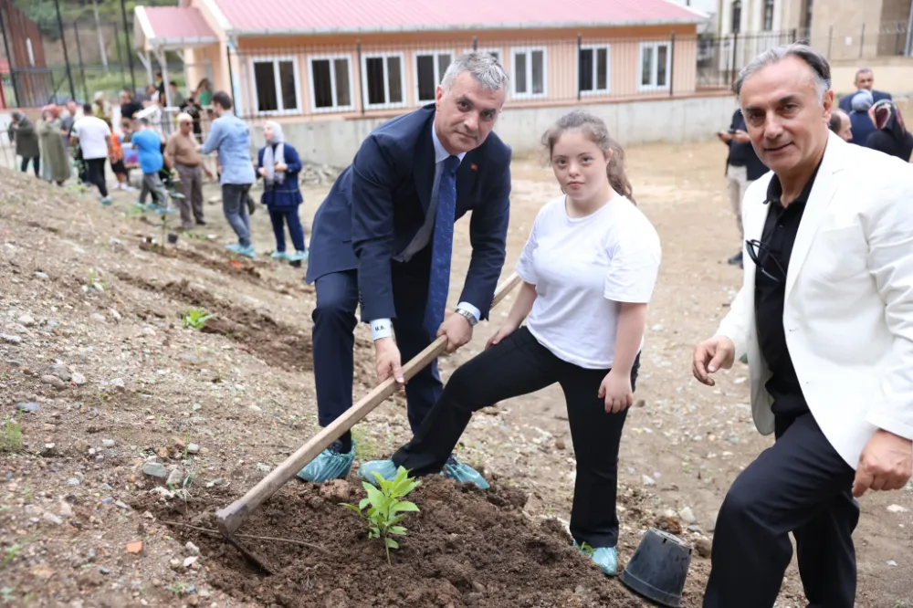 Yomra Belediyesi’nden Özel Çocuklarla Ağaç Dikme Etkinliği