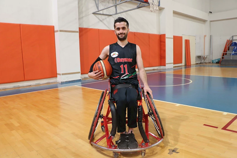 Engelini basketbolla aştı: Empati kurmaya çalıştığım takımda oyuncu oldum