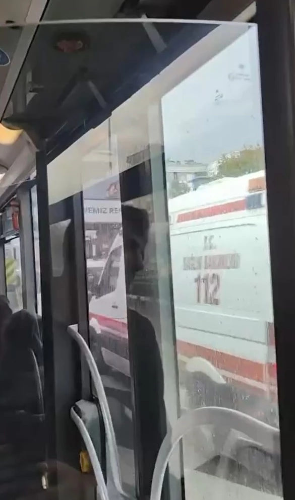 İstanbul- Avcılar’da metrobüs kaza yaptı: 2 yaralı