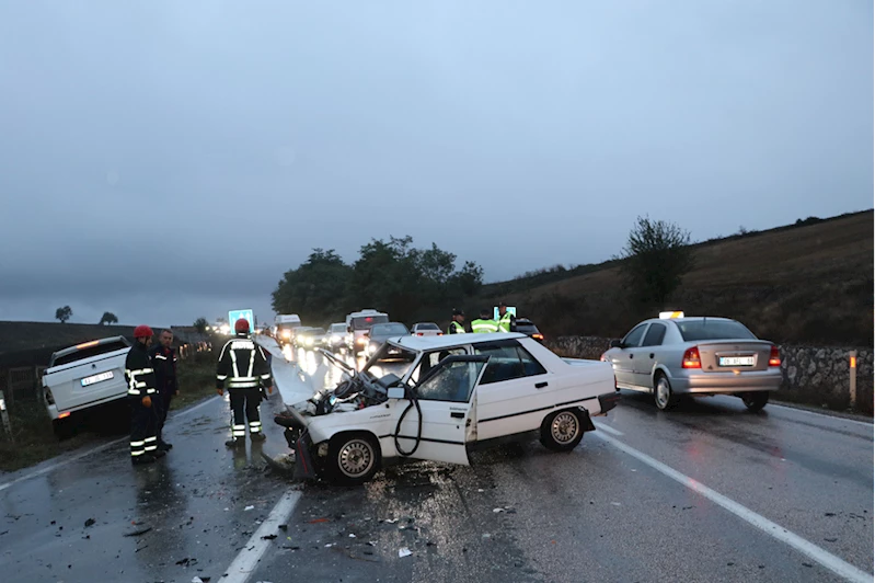 Samsun’da iki araç çarpıştı, 1 kişi öldü 5 kişi yaralandı