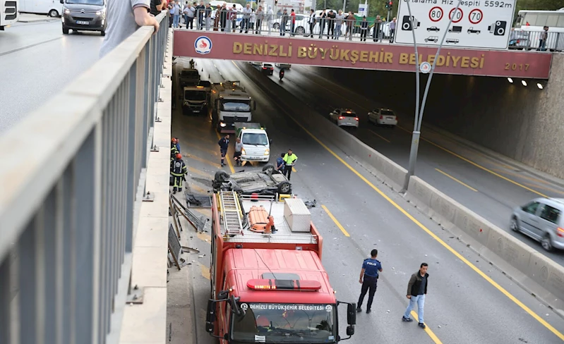 Otomobille çarpışıp, alt geçide düşen araçtaki 1 kişi öldü, 2 kişi yaralandı