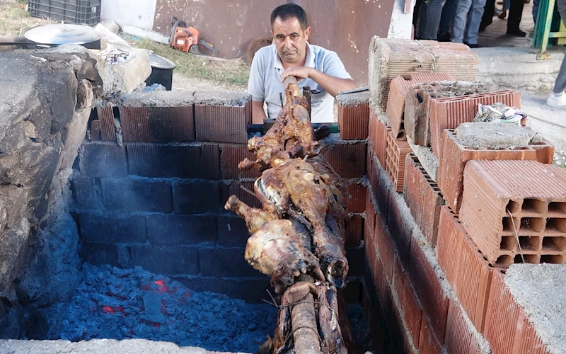 Çevirme sırık kebabı damak çatlatıyor