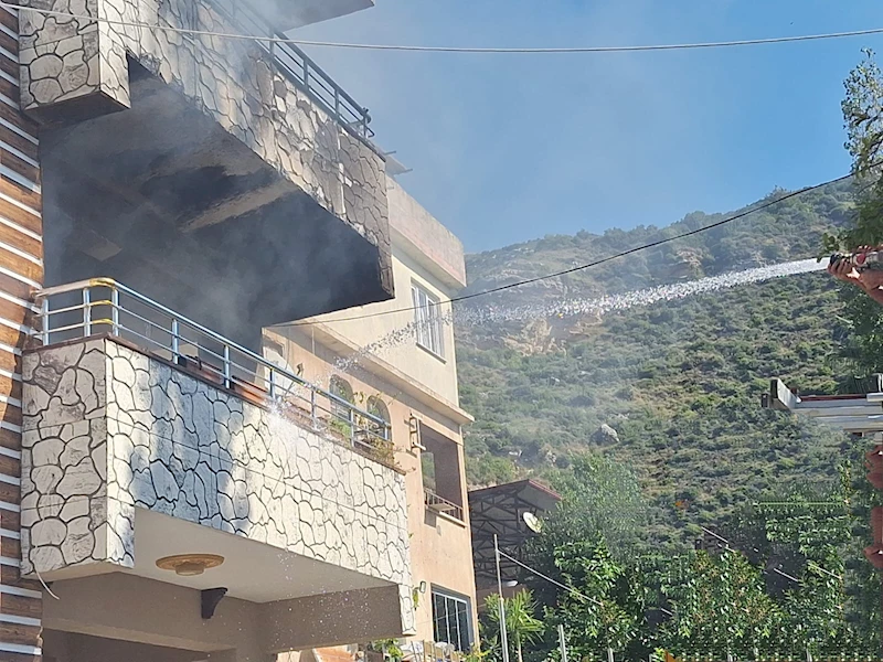 Evde  çıkan yangın itfaiye ekipleri tarafından söndürüldü