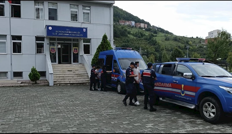 Artvin’de 15,5 kilogram esrar ele geçirildi; operasyon kamerada