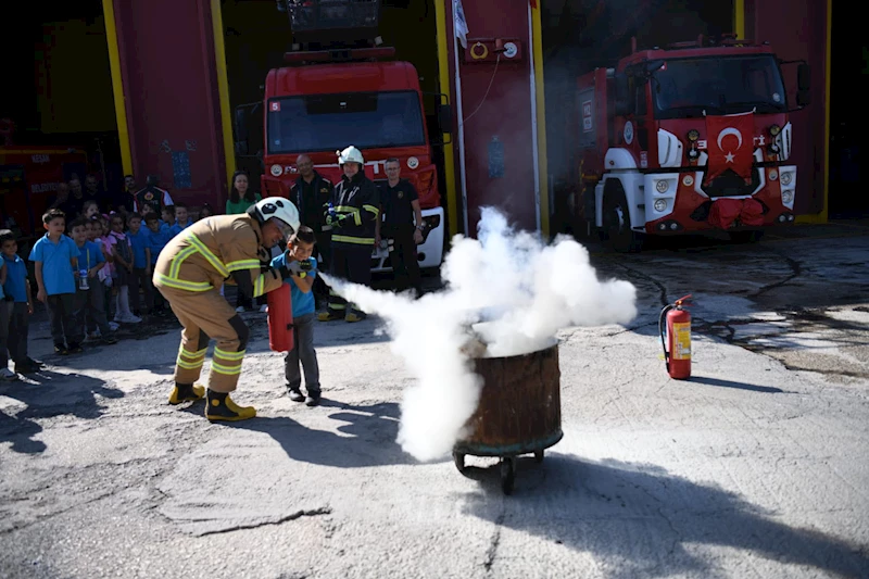 Edirne’de minik öğrenciler itfaiyeciliği öğrendi