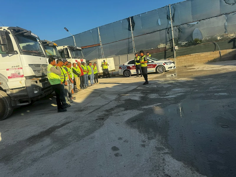 Jandarma ekipleri hafriyat sürücülerine bilgilendirme yaptı