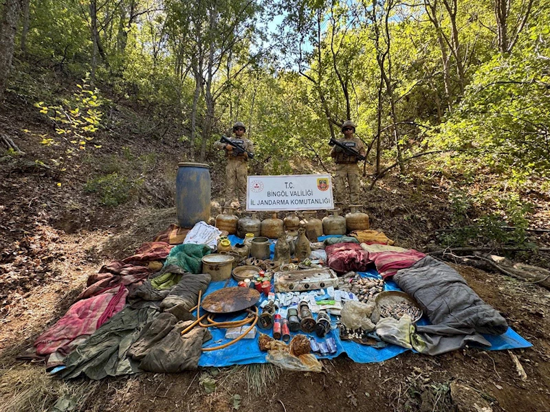 Bingöl’de terör örgütü PKK’ya ait 8 odalı sığınak imha edildi