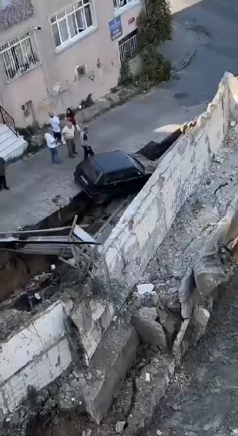 İstanbul-Güngören’de temel kazma çalışmasında istinat duvarı çöktü