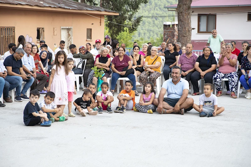 Büyükşehir ekipleri, ilçelerde yaz akşamlarına renk katıyor 