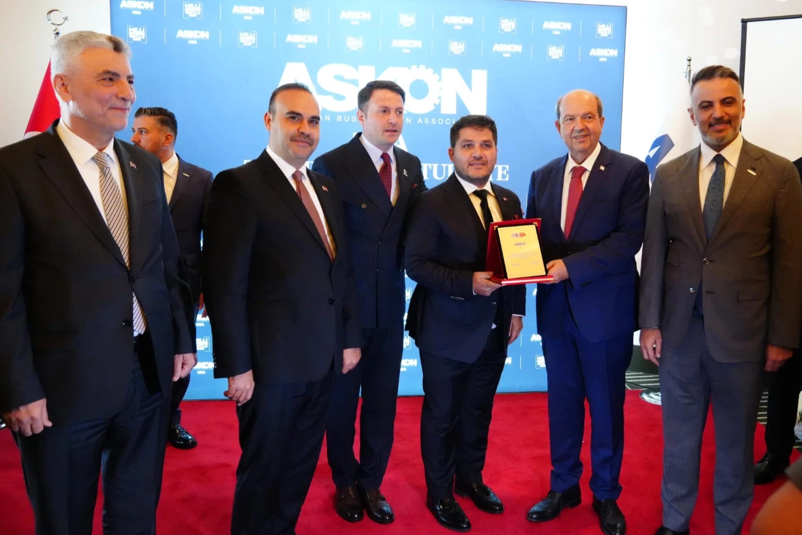 KKTC Cumhurbaşkanı Tatar’dan Art’ye teşekkür plaketi