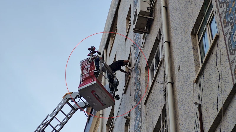 Polis, kayıp olan Esranur’u bulmak için iş yerine itfaiye merdiveniyle girdi