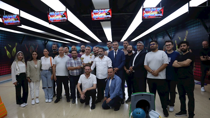 Gazeteciler bowling turnuvasında yarıştı