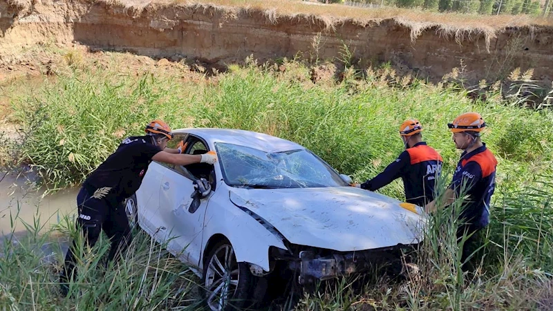 Köprüden ırmağa uçan otomobilin sürücüsü öldü