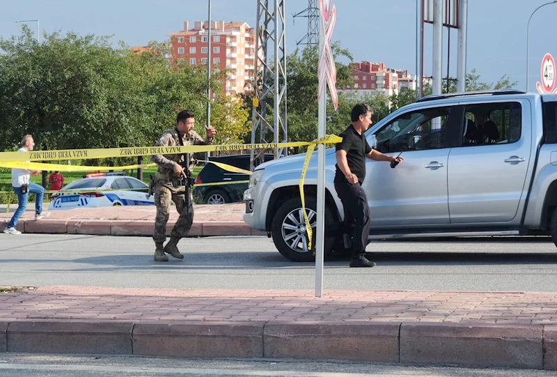 Çalıntı araçtaki şüpheliler polislere ateş açtı: 2 yaralı