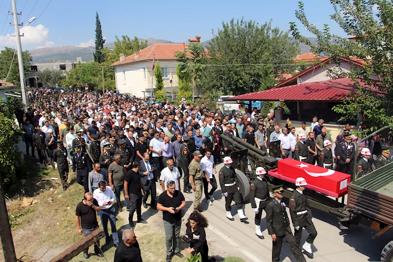 Şehit binbaşı, son yolculuğuna uğurlandı/ Ek Fotoğraflar