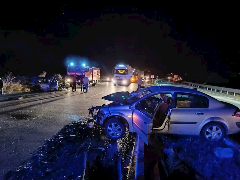 Sivas’ta iki otomobil çarpıştı: 1 ölü, 2 yaralı