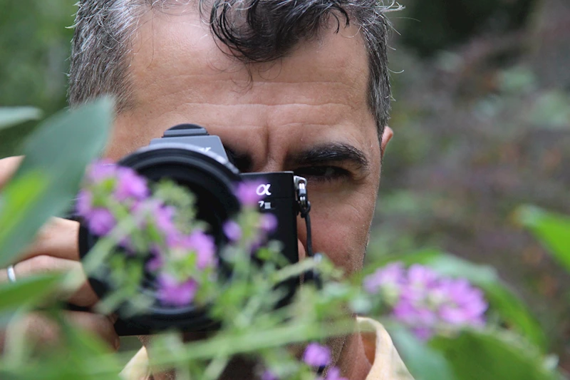 Çocukluk hayali bitki fotoğrafçılığı sayesinde memur olduğu üniversiteye akademisyen olarak atandı