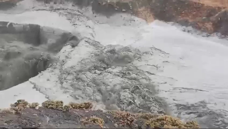 Elazığ’da dere taştı, köy yolu zarar gördü