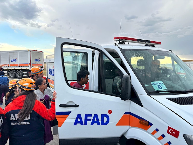 Hindistan yolcu uçağı bomba ihbarı üzerine Erzurum’a zorunlu iniş yaptı / Ek fotoğraflar