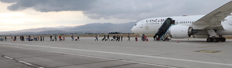 Bomba ihbarı asılsız çıkan Hindistan uçağındaki yolcular, yeni bir uçakla Frankfurt