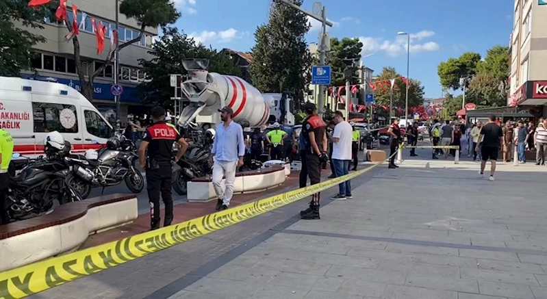 İstanbul - Bakırköy’de beton mikserinin çarptığı bisiklet sürücüsü hayatını kaybetti 