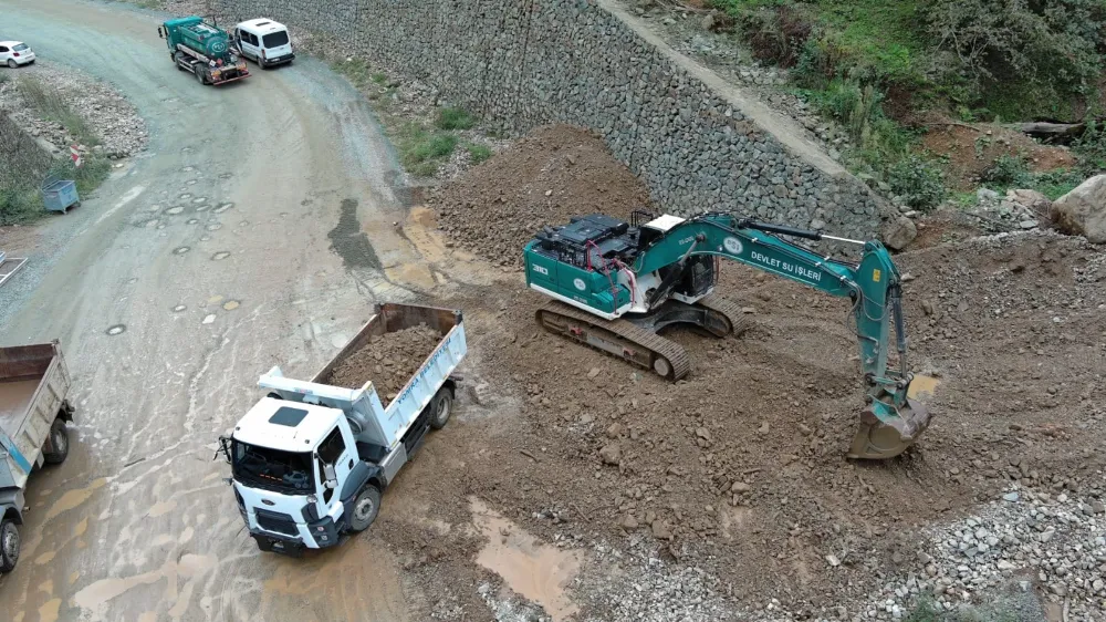 Trabzon’da Sağanak Yağış Sonrası Taşkın Temizlik Çalışmaları Hız Kesmeden Devam Ediyor