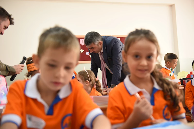 Yıldırım Belediye Başkanı Yılmaz, ilk derslerinde öğrencileri yalnız bırakmadı