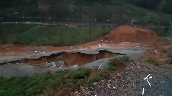 Rize’de Kendirli Yolunda Heyelan: Yol Kapatıldı