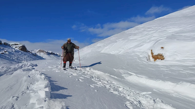 Yeni yılın ilk sabahında karda kayıp, öğlen denize girdiler