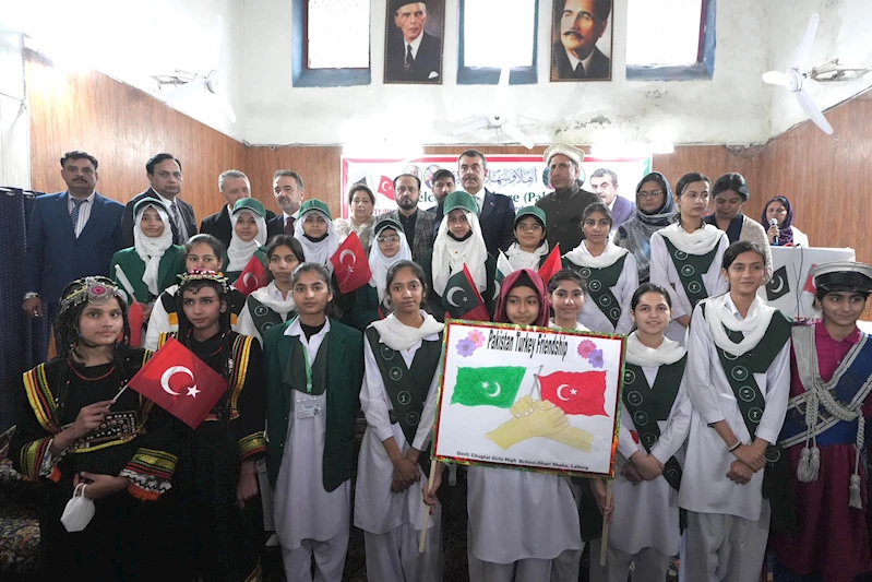   Bakan Tekin, Pakistan’da Kemaird Kız Lisesi’ni ziyaret etti