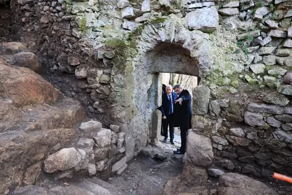 Arhavi Belediyesi, Ciha Kalesi’nde Arkeolojik Kazı Çalışmalarına Devam Ediyor