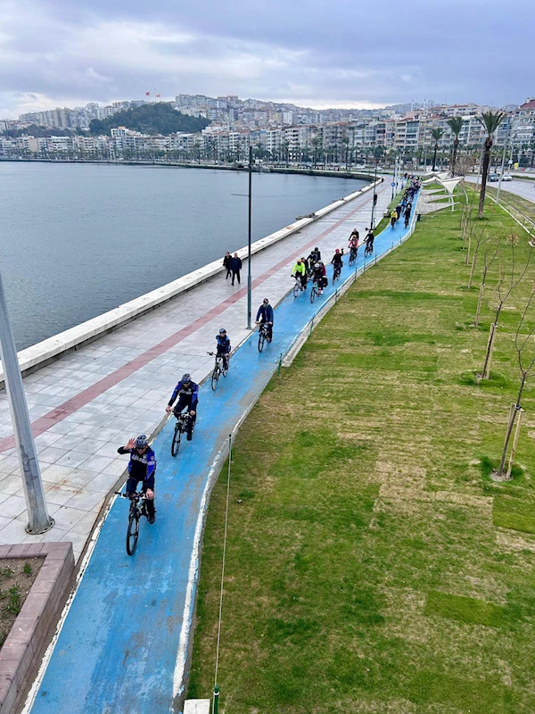 Pedallar daha fazla kabartmalı kitap için çevrildi