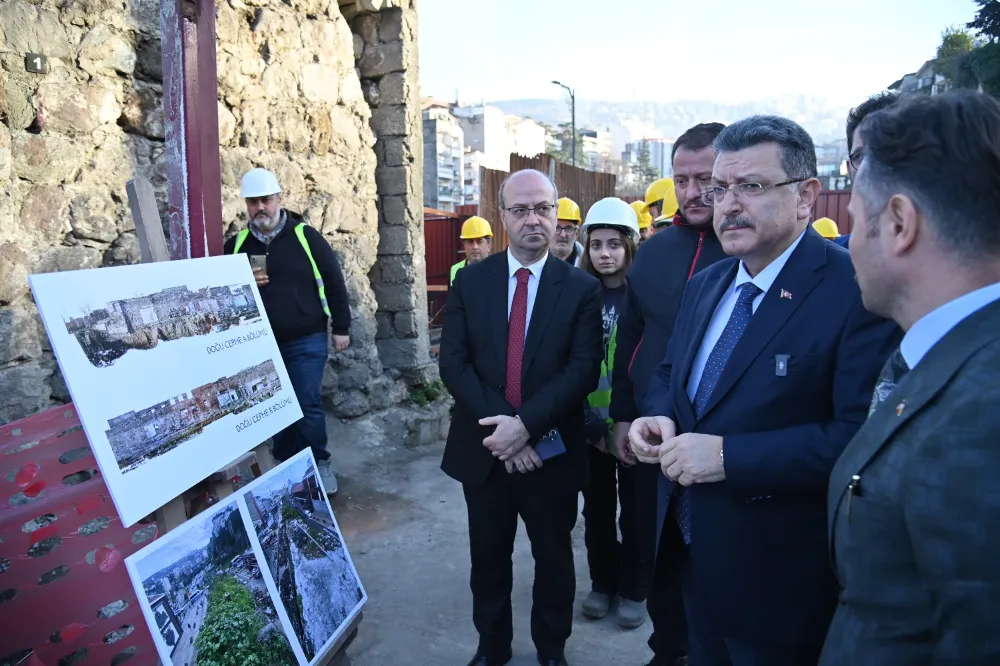 Başkan Ahmet Metin  Genç, Tarihi Surlarda Restorasyon Çalışmalarını İnceledi