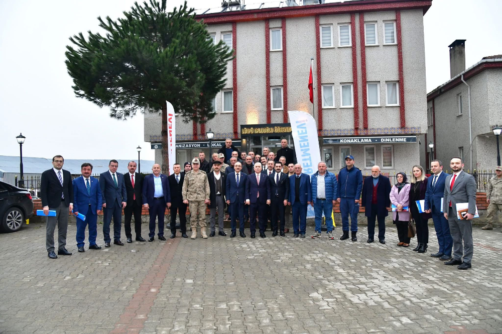 Trabzon Valisi Aziz Yıldırım, Düzköy İlçesinde Muhtarlarla Bir Araya Geldi