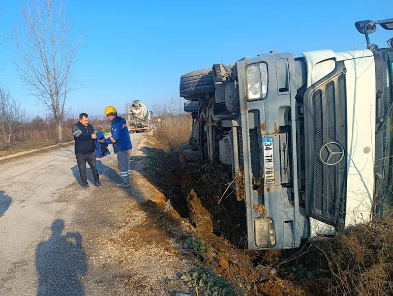 Devrilen beton mikserinin sürücüsü yaralandı