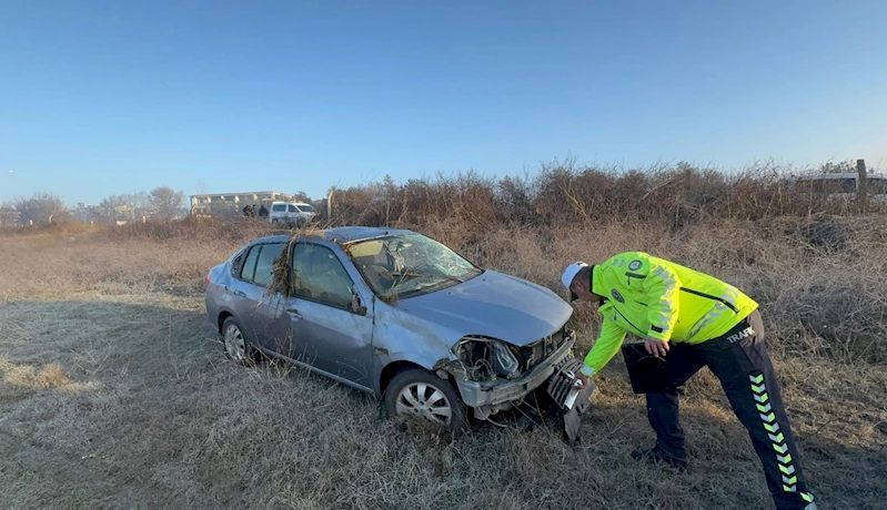 Tekirdağ’da takla atıp tarlaya savrulan otomobilin sürücüsü yaralandı