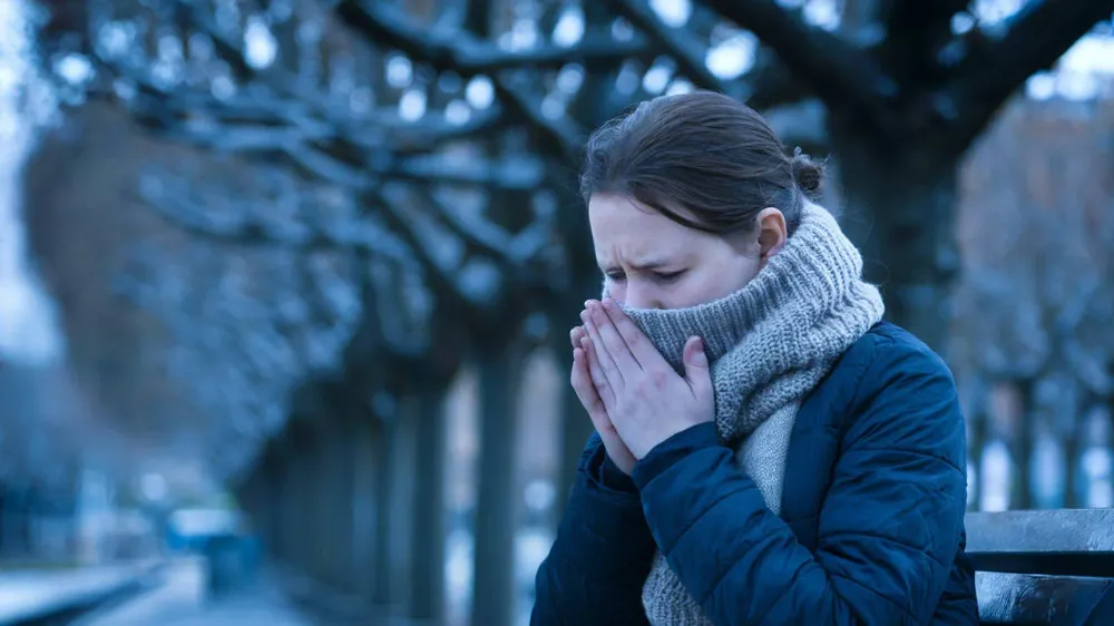 Elleriniz sürekli üşüyorsa dikkat: Raynaud hastalığının habercisi olabilir