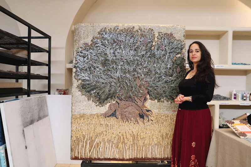 Hatay’da enkaz altından çıkarılan 500 bin parçalı mozaik sanat eseri, İzmir