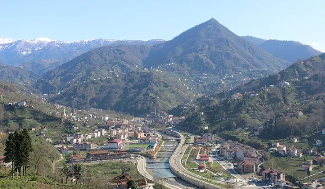 Güneysu: Tarihi ve Doğasıyla Rize’nin Şirin İlçesi