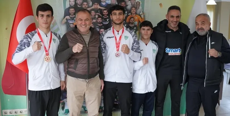 Çayelispor’un Boks ve Kickboks Takımları Tarihi Zaferle Döndü!