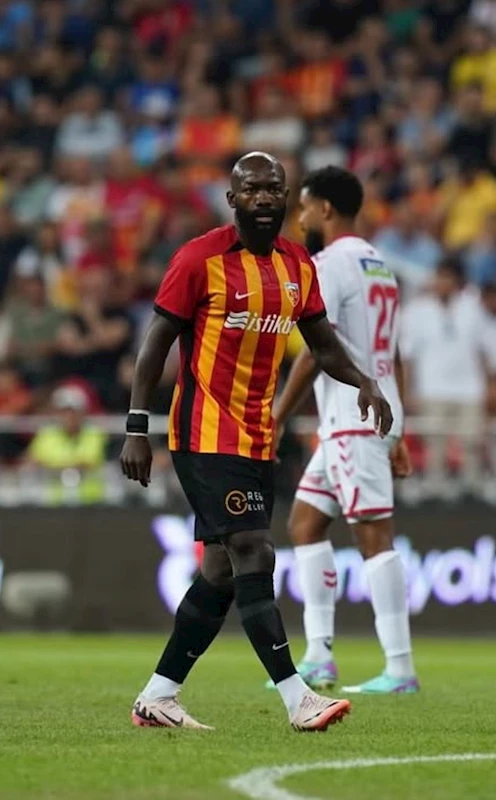 Kayserispor, takım arkadaşına tokat atıp, kırmızı kart gören Bahoken’i kadro dışı bıraktı