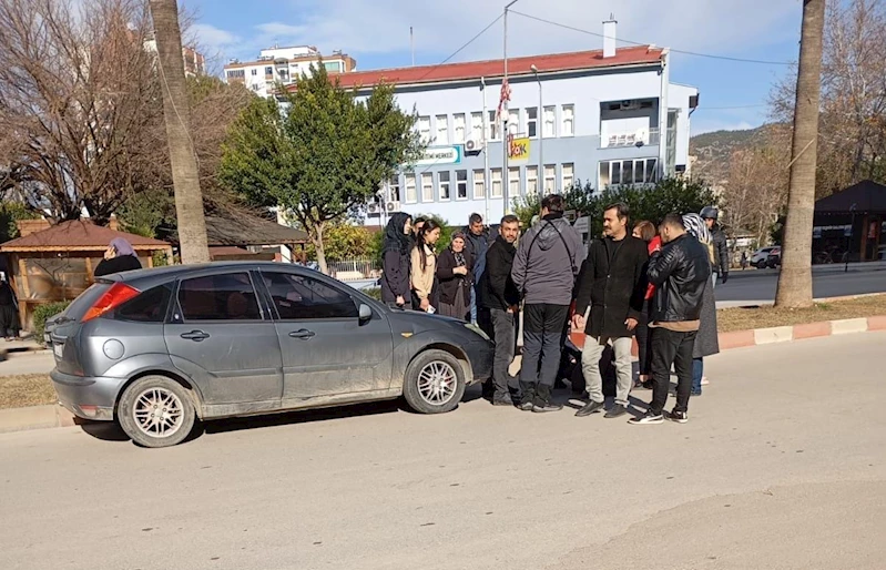 Yolun karşısına geçerken otomobilin çarptığı yaya yaralandı