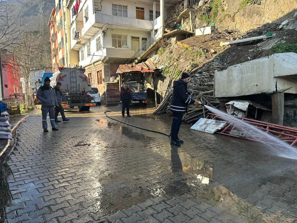 Borçka Belediyesinden Temizlik Seferberliği Kentimiz Tertemiz