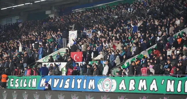 Rizespor Taraftarı, Beşiktaş Maçında Coşkuyu Zirveye Taşıdı