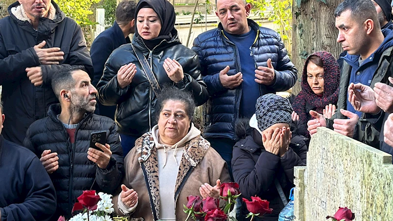 İstanbul - Ferdi Tayfur’un kabri sevenlerinin akınına uğradı