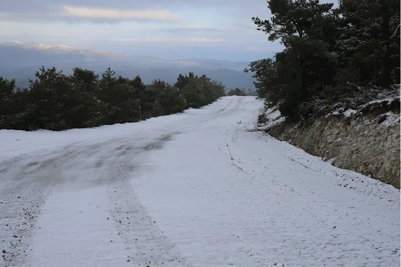 Tokat-Sivas kara yolunda kar etkili oldu