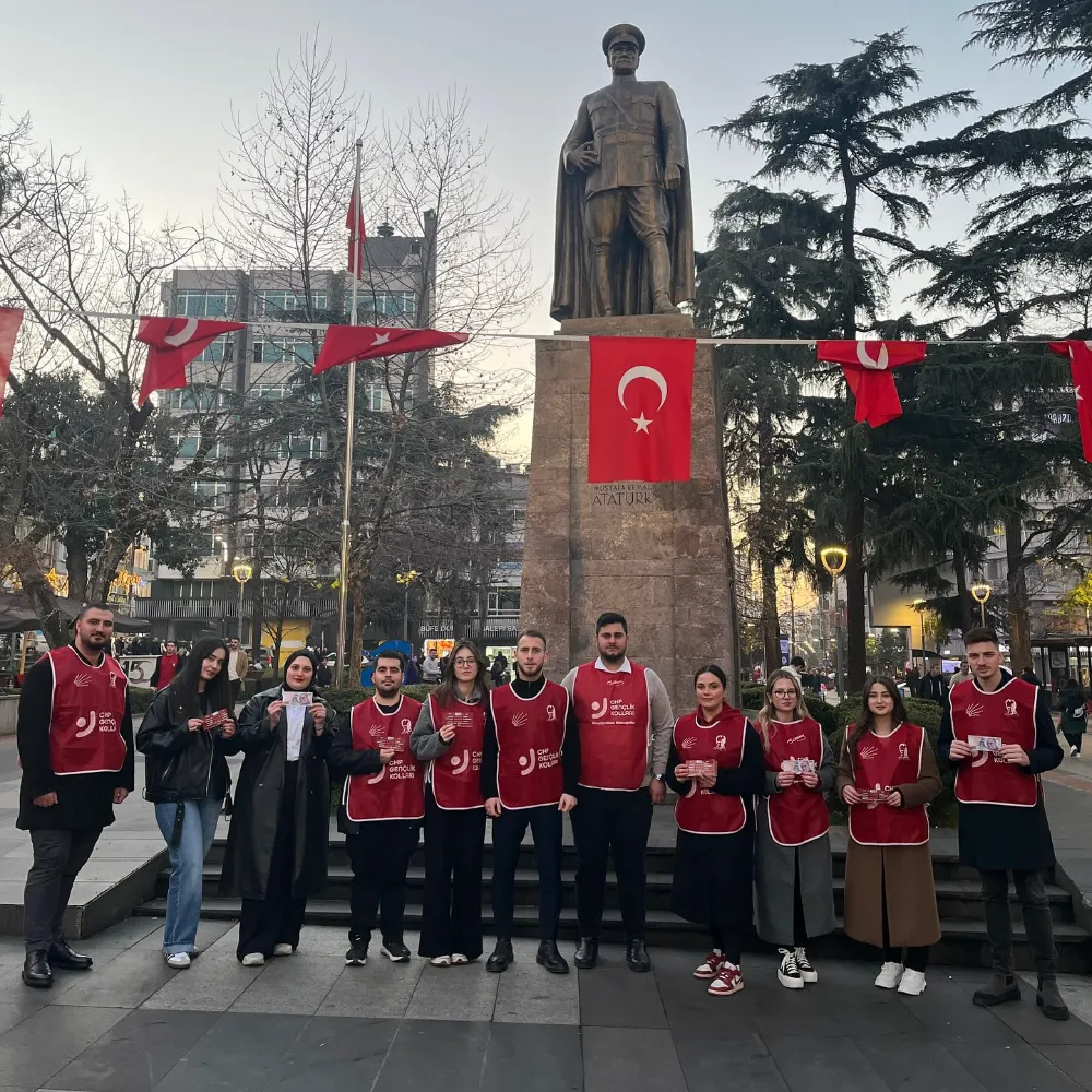 CHP Trabzon İl Gençlik Kolları, Halkla Buluşarak Ekonomik Krizi Konuştu