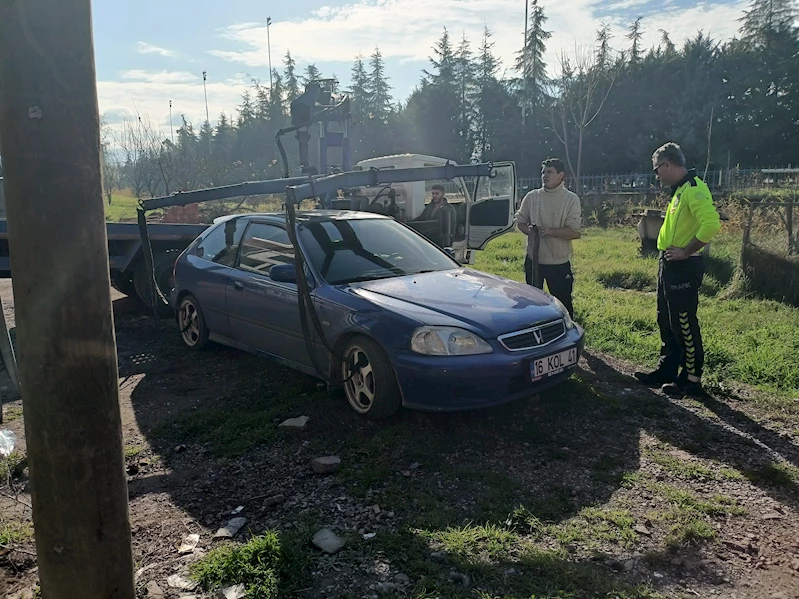 ‘Dur’ ihtarına uymayan sürücünün otomobili, takipteki ekip otosuyla çarpıştı, 1 polis yaralandı 