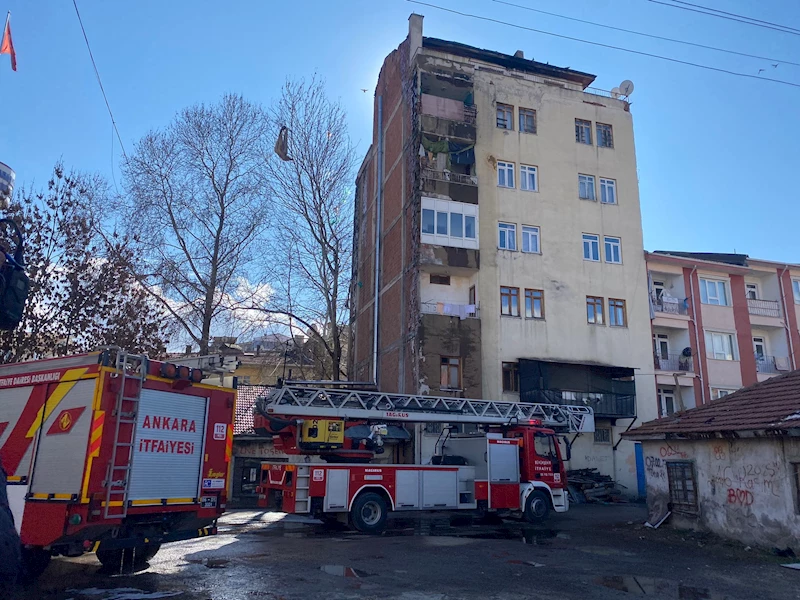 5 katlı binanın çatı katında çıkan yangın söndürüldü