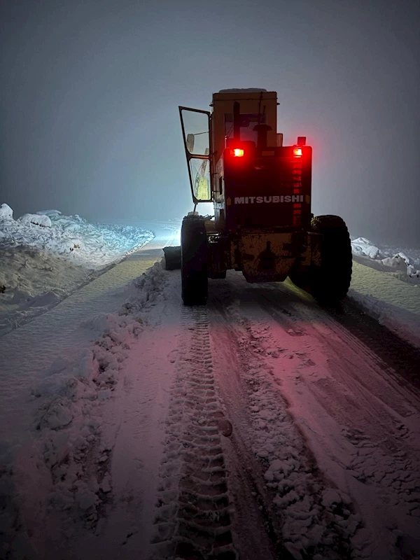 Mardin’de kardan kapanan 20 kırsal mahalle yolu, ulaşıma açıldı